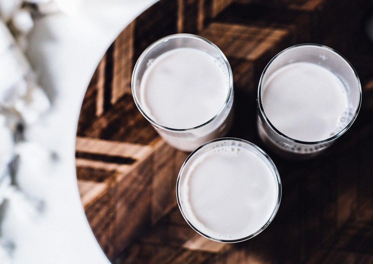 HOW TO MAKE HOMEMADE NUT MILK WITH STEP-BY-STEP PHOTOS {plus a recipe for almond pecan milk}
